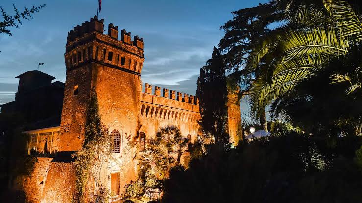 Castello di Tor Crescenza al tramonto